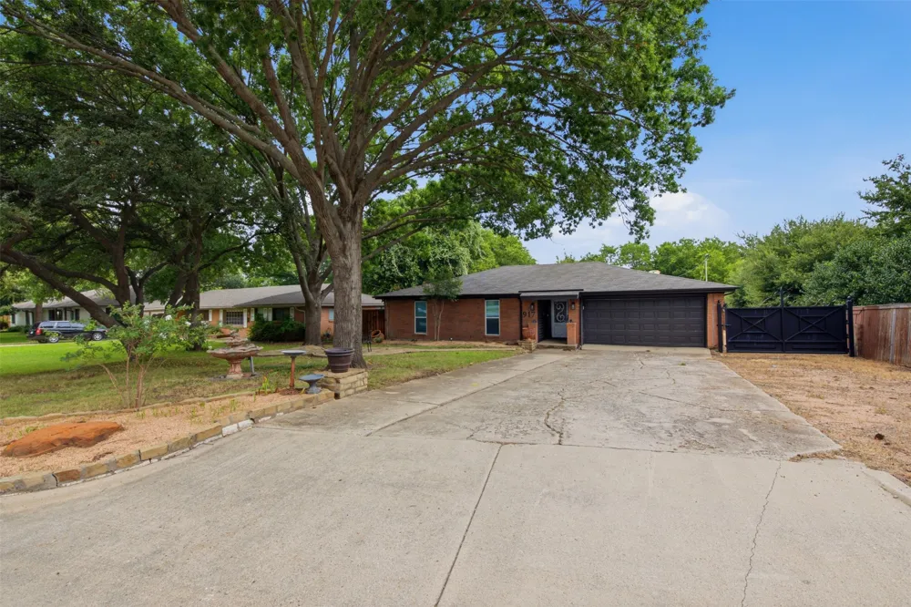 917 E Worth Street Grapevine, TX 76051