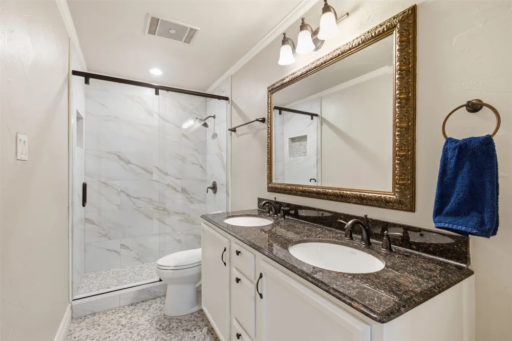 917 E Worth Street Grapevine, TX 76051