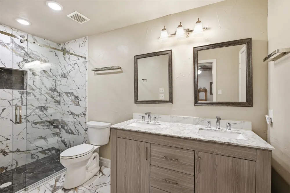 917 E Worth Street Grapevine, TX 76051