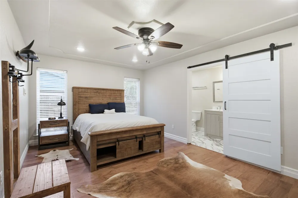917 E Worth Street Grapevine, TX 76051