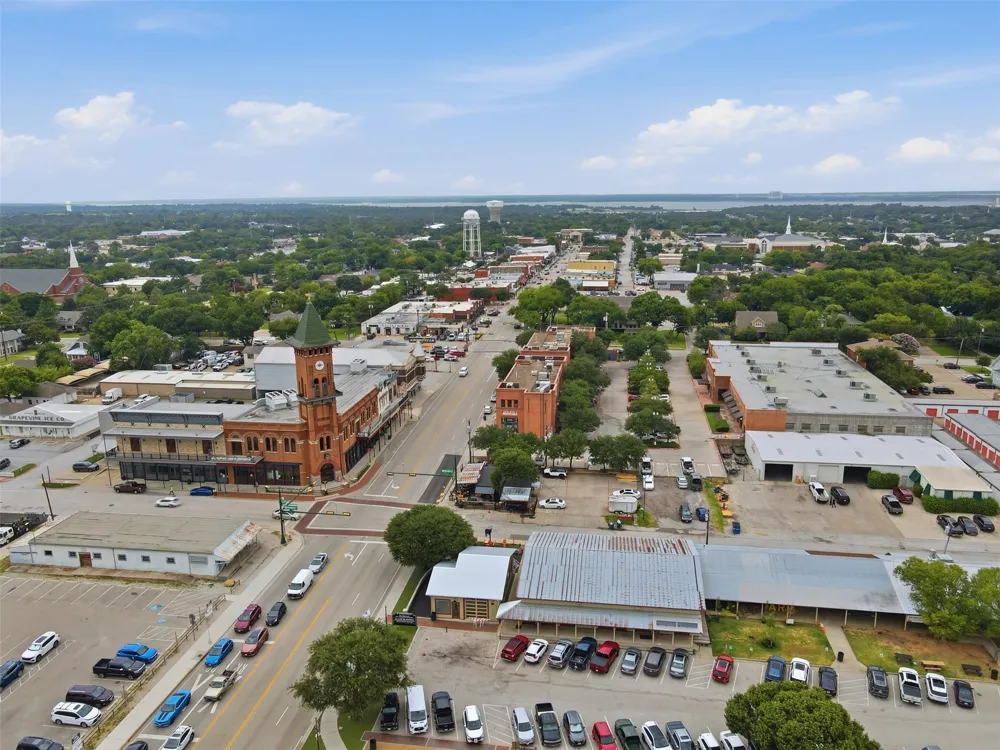 917 E Worth Street Grapevine, TX 76051
