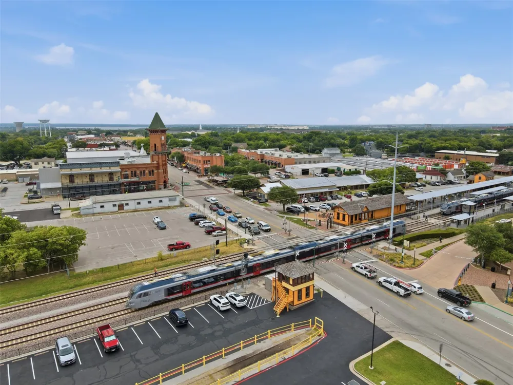 917 E Worth Street Grapevine, TX 76051