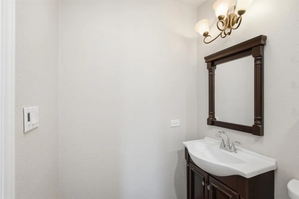 917 E Worth Street Grapevine, TX 76051