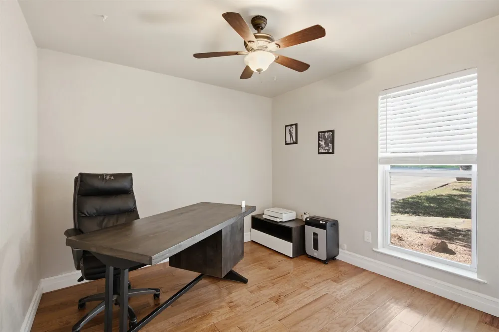 917 E Worth Street Grapevine, TX 76051