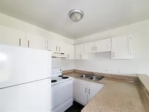 101 Brookside Lane #30 Sealy, TX 77474