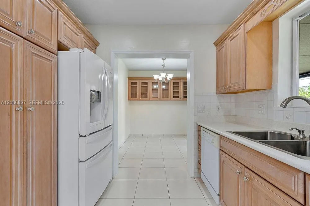 2475 NE 214th St Aventura, FL 33180