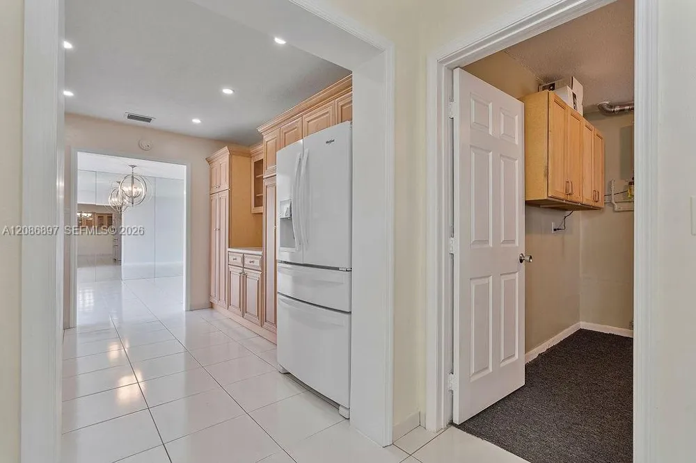 2475 NE 214th St Aventura, FL 33180