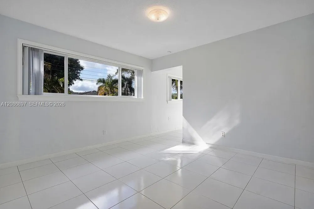 2475 NE 214th St Aventura, FL 33180