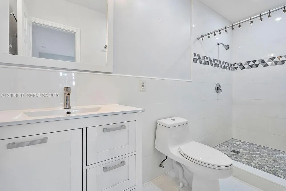 2475 NE 214th St Aventura, FL 33180