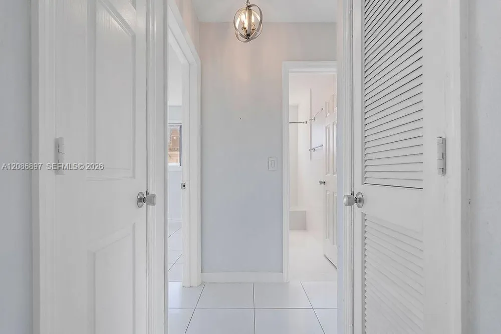 2475 NE 214th St Aventura, FL 33180