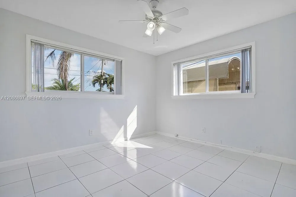 2475 NE 214th St Aventura, FL 33180