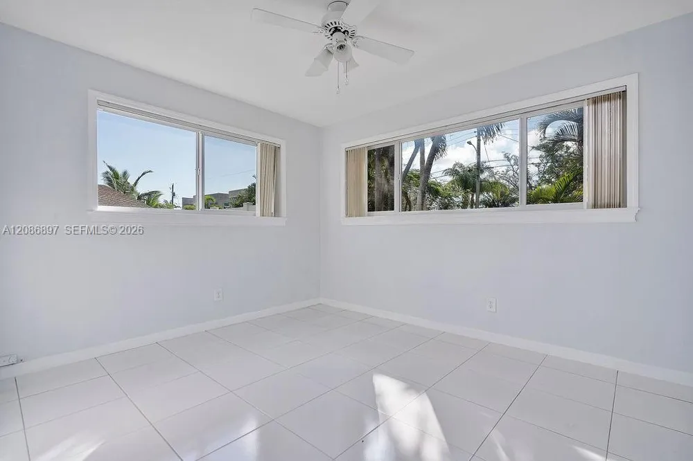 2475 NE 214th St Aventura, FL 33180