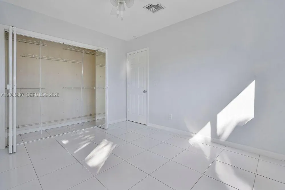 2475 NE 214th St Aventura, FL 33180