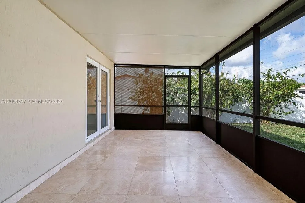 2475 NE 214th St Aventura, FL 33180