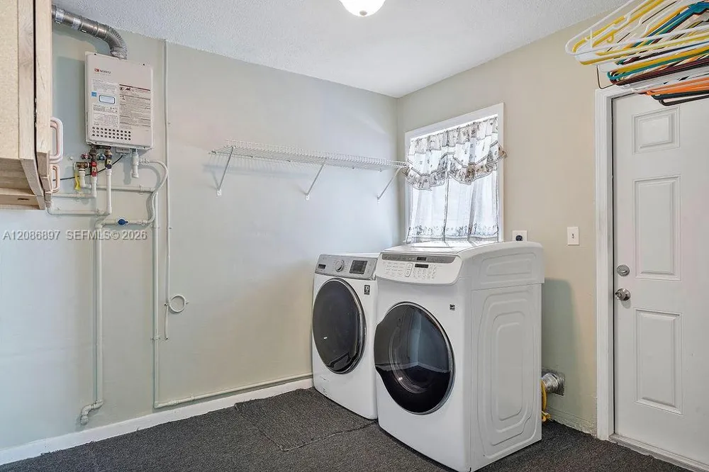 2475 NE 214th St Aventura, FL 33180