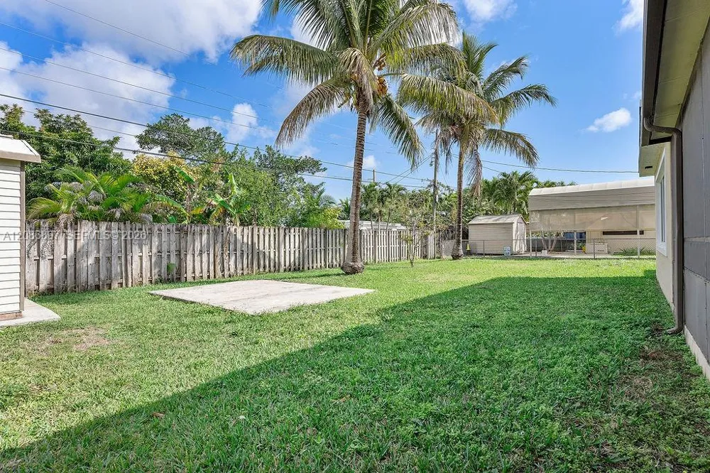 2475 NE 214th St Aventura, FL 33180