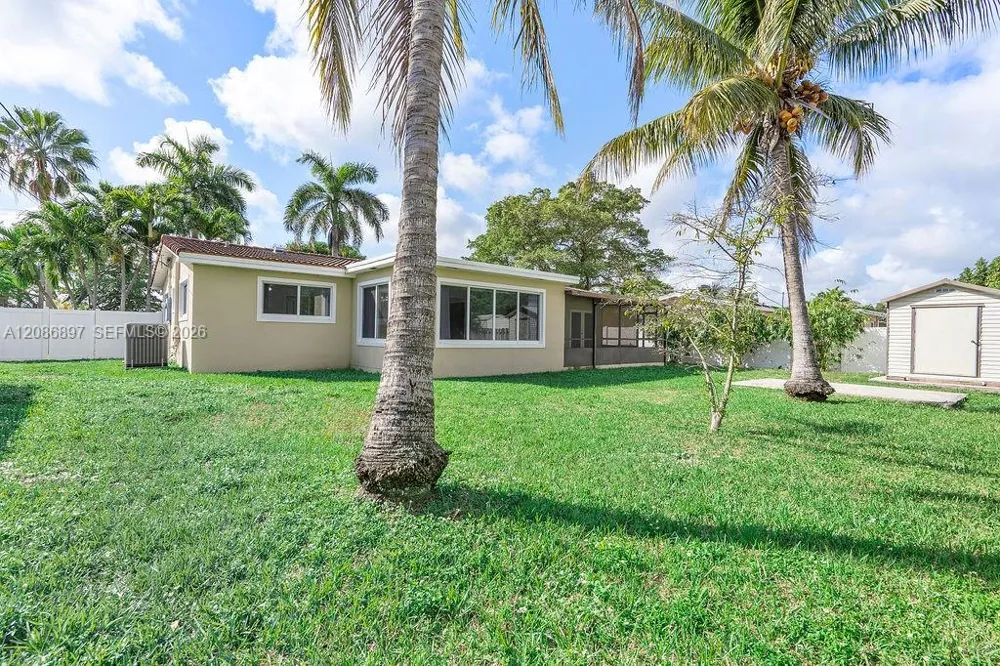 2475 NE 214th St Aventura, FL 33180
