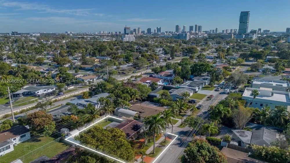 2475 NE 214th St Aventura, FL 33180