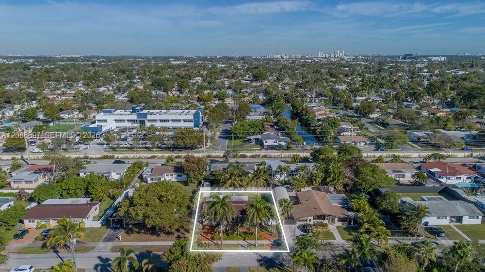 2475 NE 214th St Aventura, FL 33180