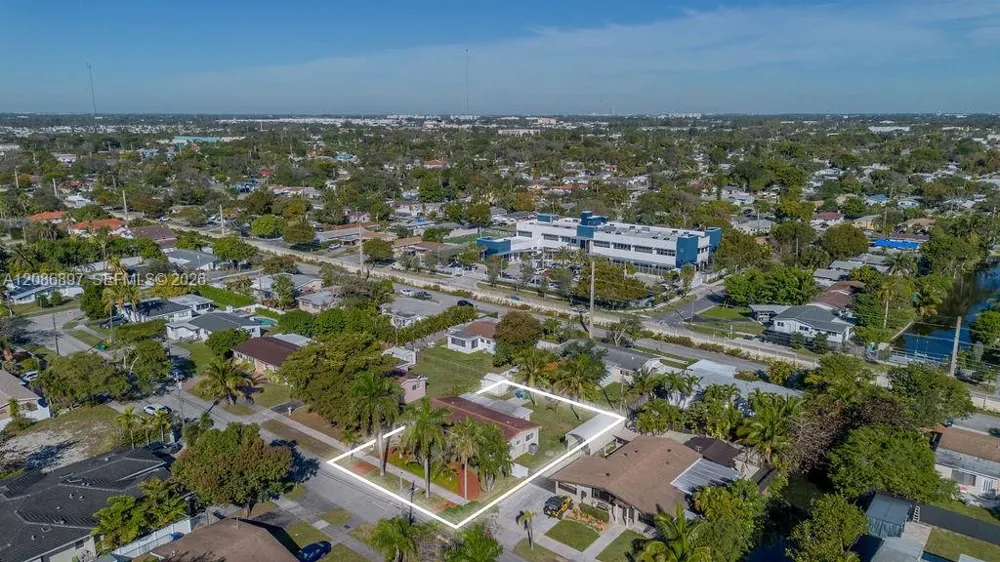 2475 NE 214th St Aventura, FL 33180