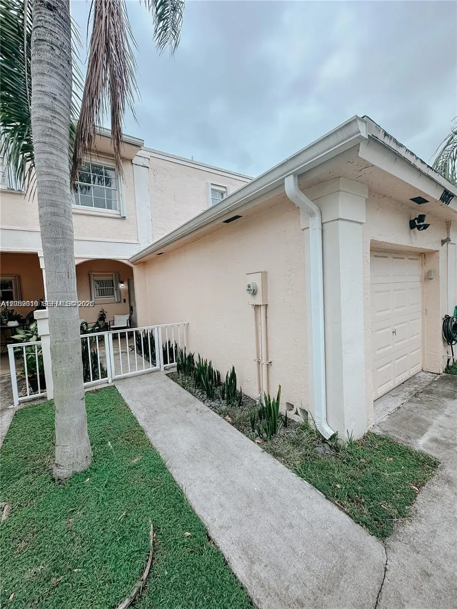 11807 SW 99th Ln Miami, FL 33186