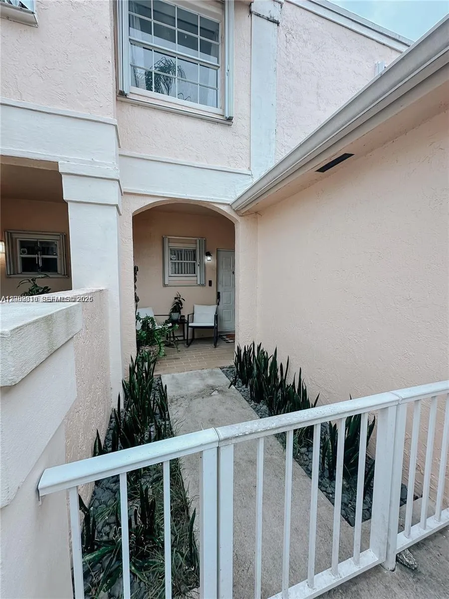 11807 SW 99th Ln Miami, FL 33186