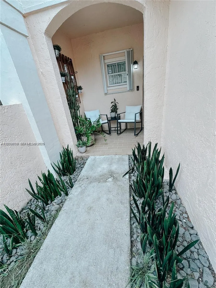 11807 SW 99th Ln Miami, FL 33186