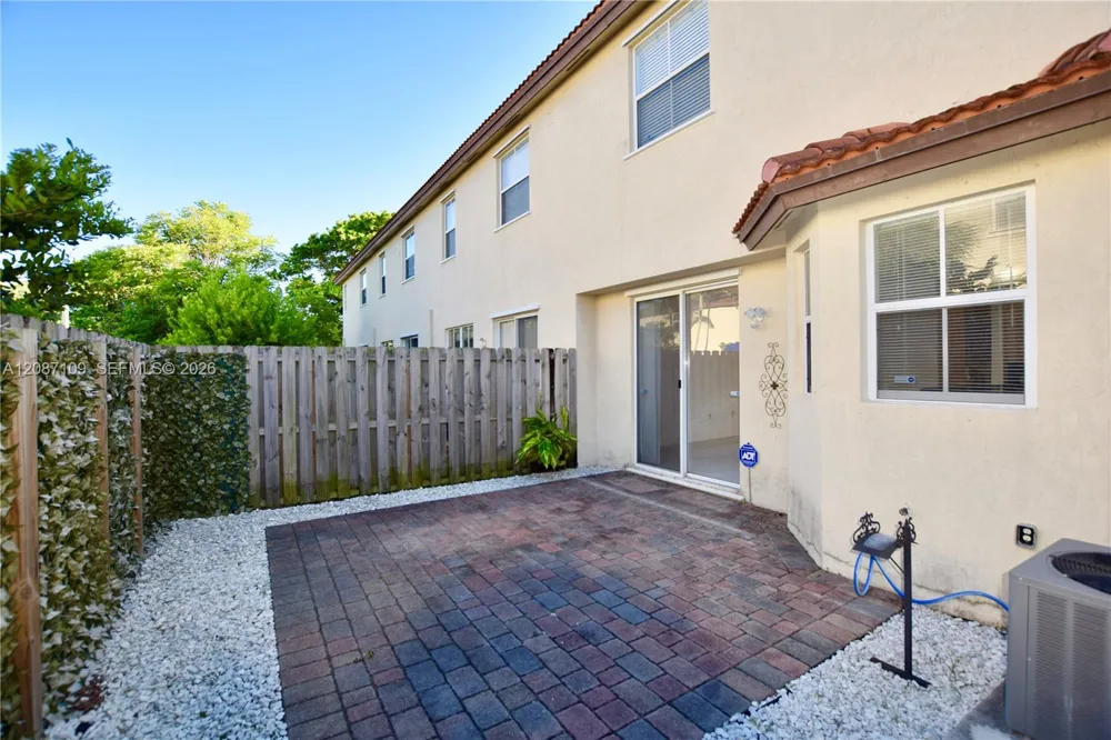 20733 NE 10th Ct Miami, FL 33179