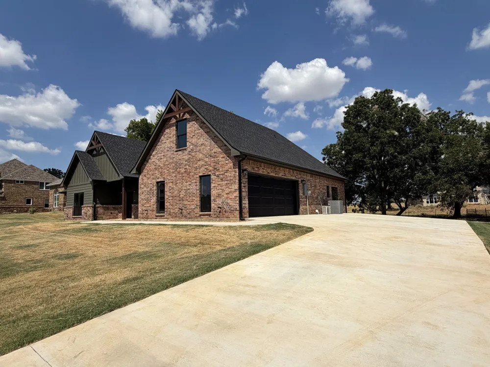 33 Wilderness Road Calera, OK 74730