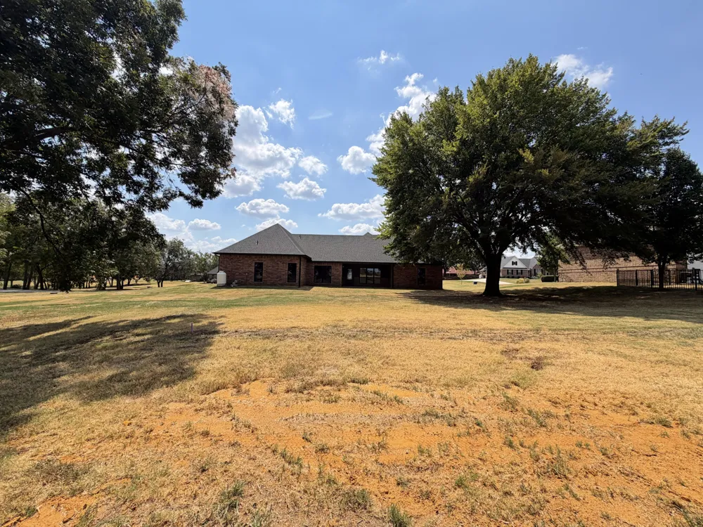 33 Wilderness Road Calera, OK 74730