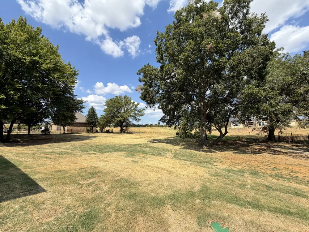 33 Wilderness Road Calera, OK 74730