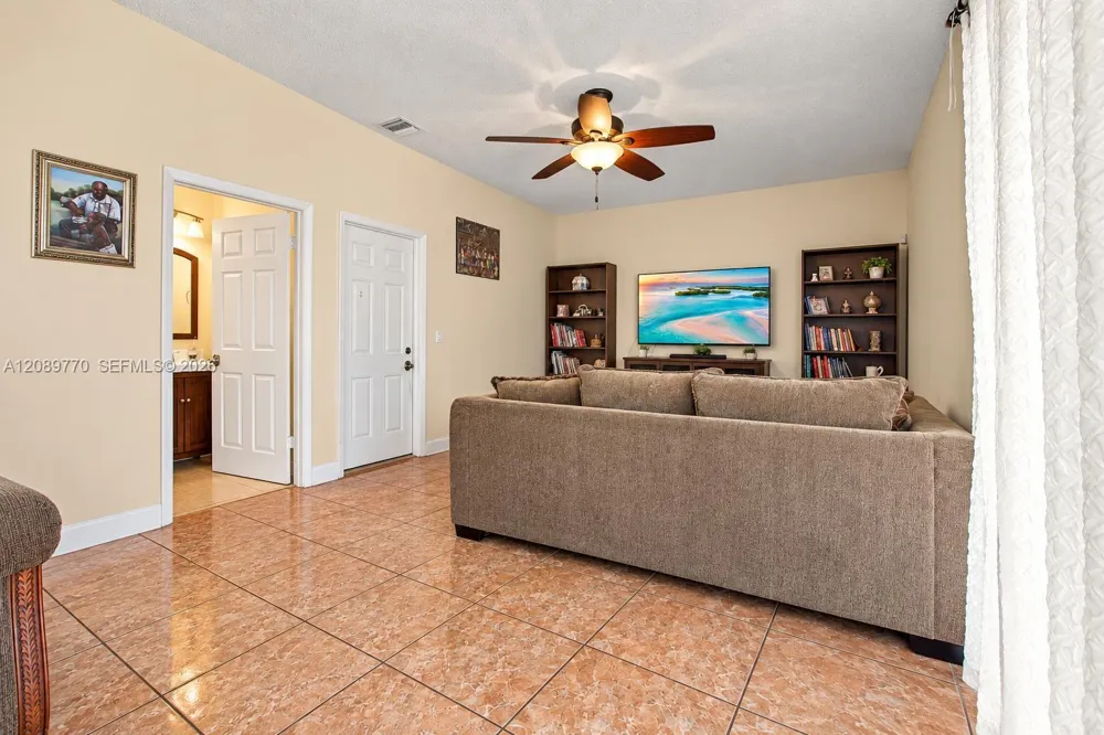 10251 NW 3rd St Pembroke Pines, FL 33026