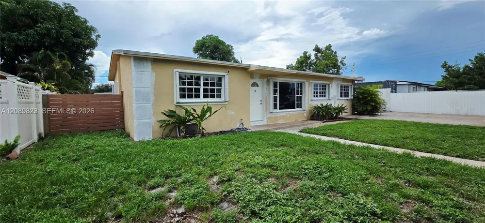 580 W 34th Pl #0 Hialeah, FL 33012