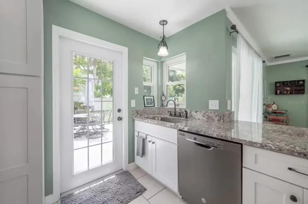 11606 79TH AVENUE Seminole, FL 33772