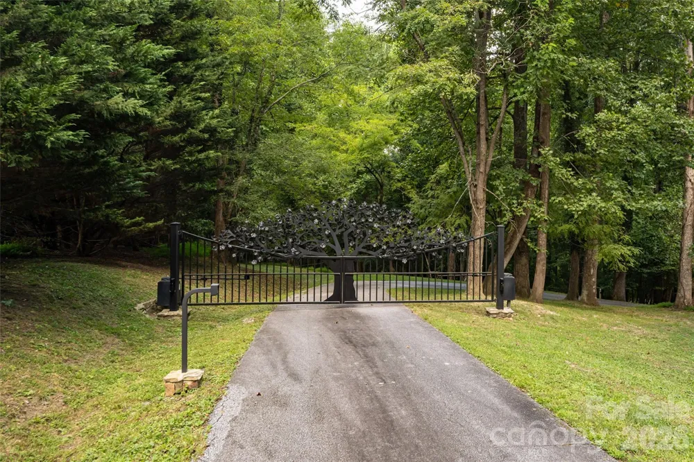 3999 Laurel Park Highway Hendersonville, NC 28739