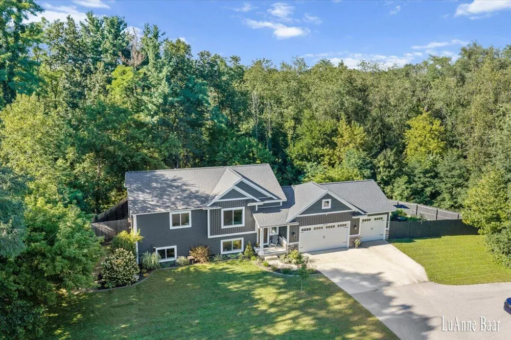 2939 5 Mile Road NE Grand Rapids, MI 49525