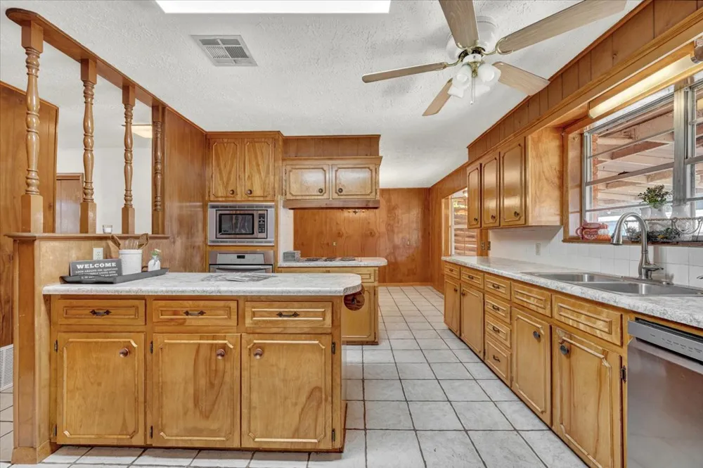 108 W Paul Street Elmore City, OK 73433