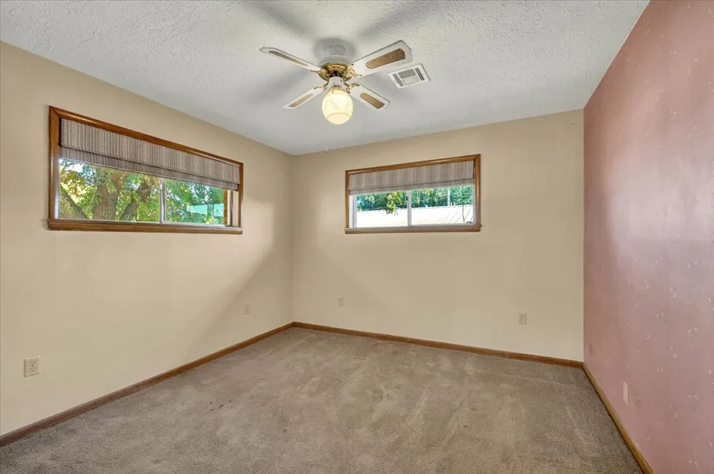 108 W Paul Street Elmore City, OK 73433
