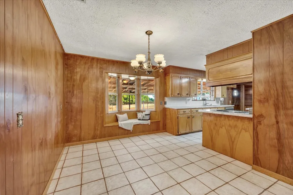 108 W Paul Street Elmore City, OK 73433