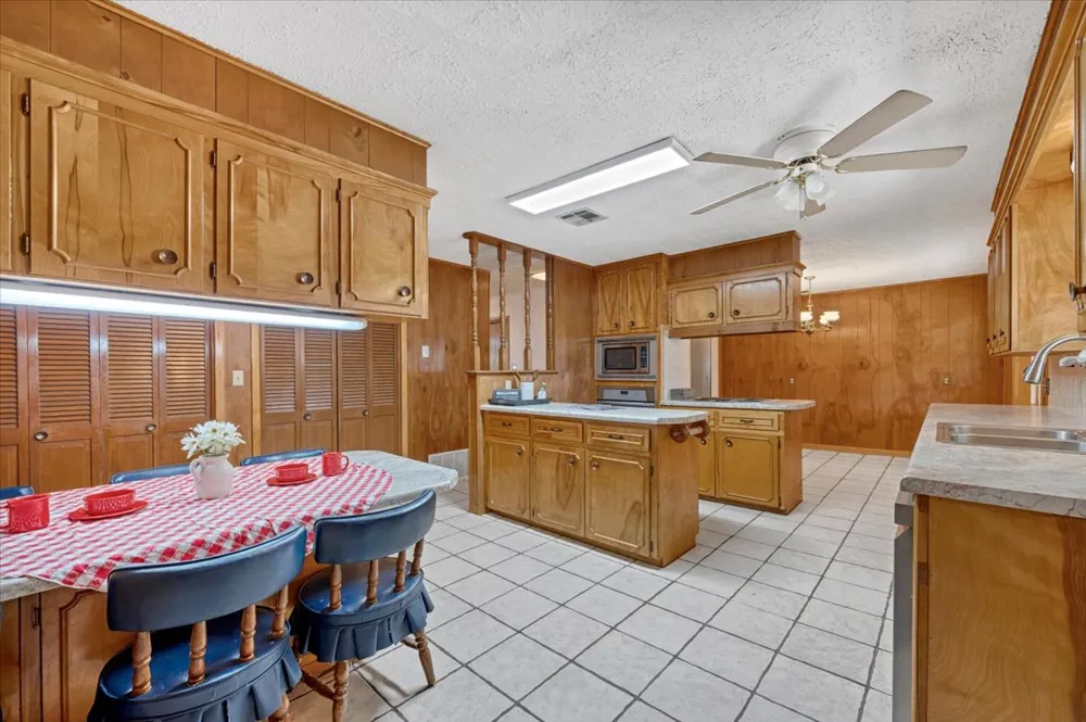 108 W Paul Street Elmore City, OK 73433