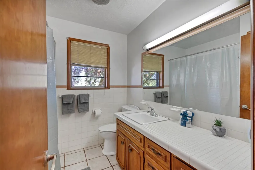 108 W Paul Street Elmore City, OK 73433