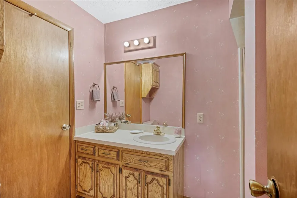 108 W Paul Street Elmore City, OK 73433