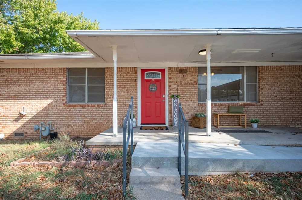 108 W Paul Street Elmore City, OK 73433