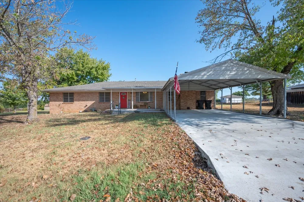 108 W Paul Street Elmore City, OK 73433