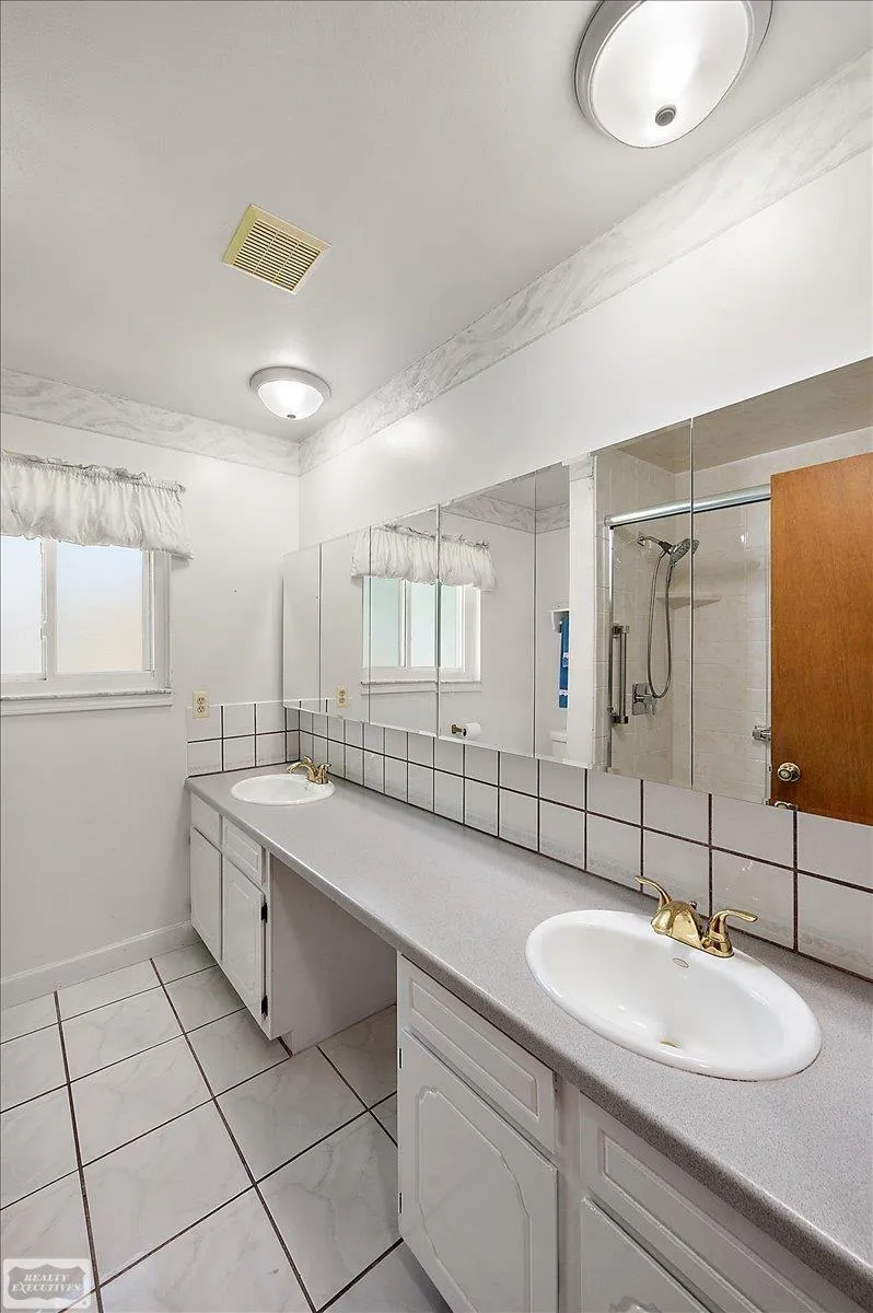 5075 Caraway Drive Sterling Heights City, MI 48314