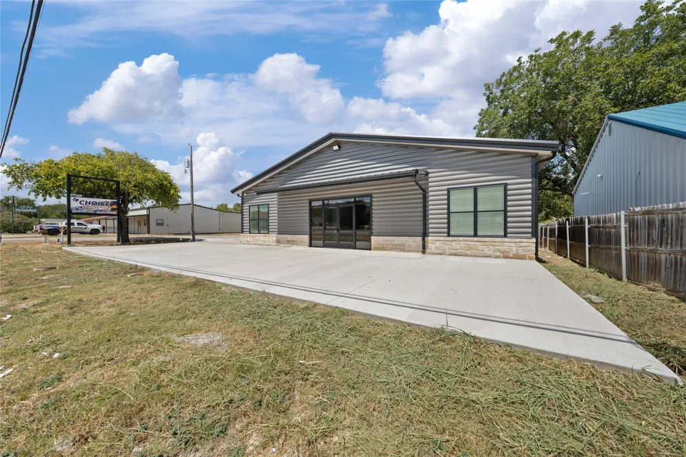 801 E Avenue C Valley Mills, TX 76689