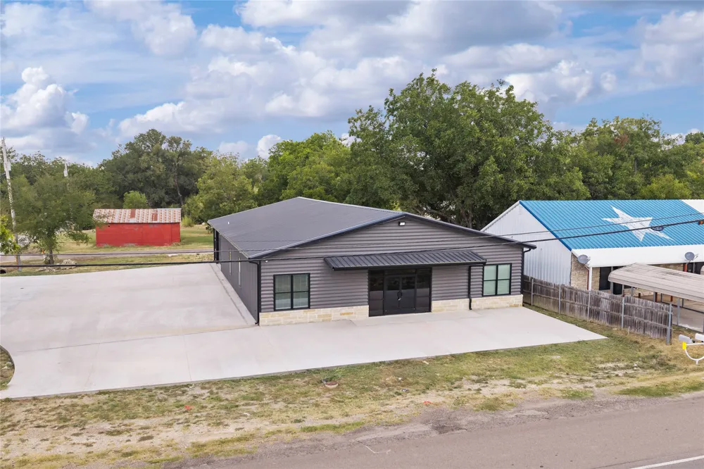 801 E Avenue C Valley Mills, TX 76689