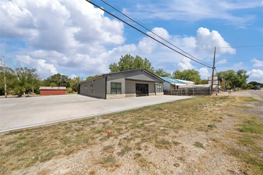 801 E Avenue C Valley Mills, TX 76689