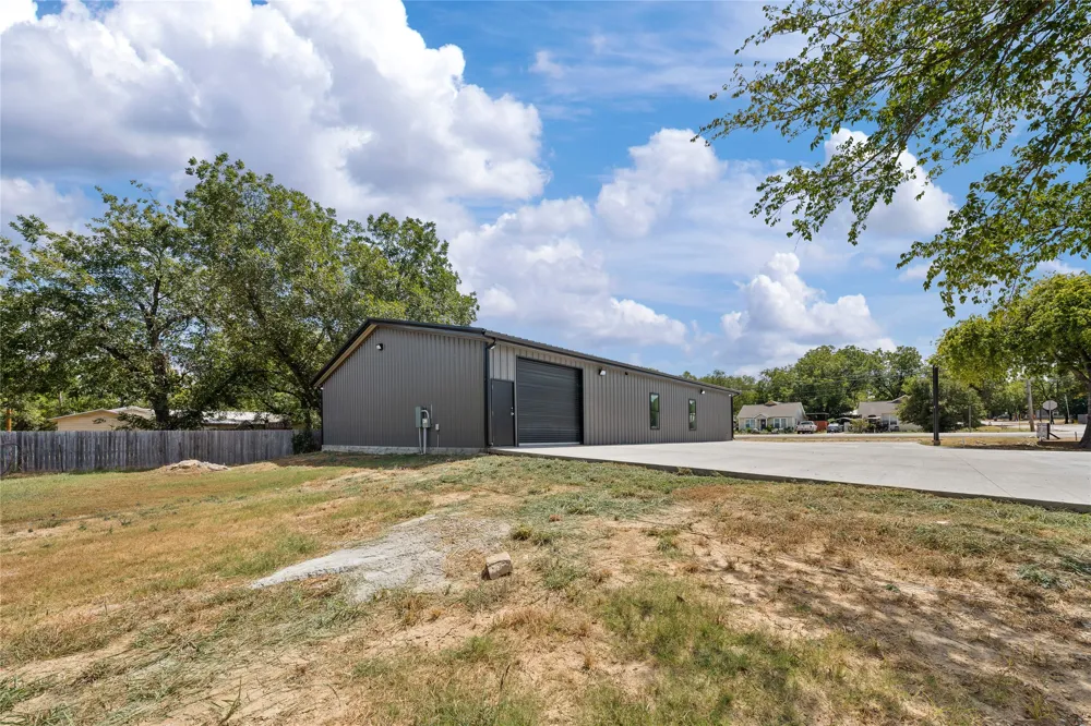 801 E Avenue C Valley Mills, TX 76689