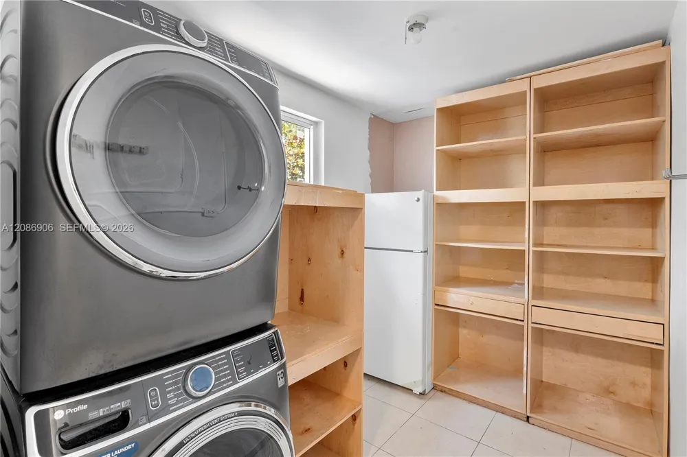 2505 NE 214th St Aventura, FL 33180
